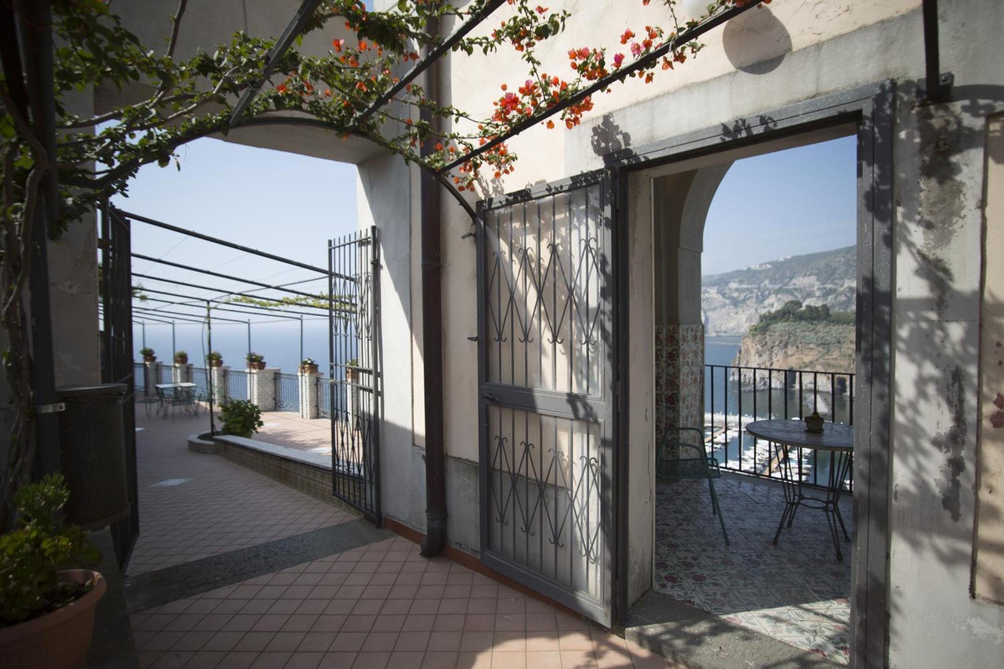 Domus San Vincenzo Bed & Breakfast Sant'Agnello Exterior photo